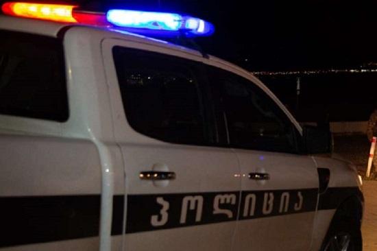 მანქანით მიმავალ ცოლ-ქმარს თავზე ყაჩაღები დაესხნენ – ცოლი პოლიციელებმა იპოვეს, ქმრის კვალი არ ჩანს…