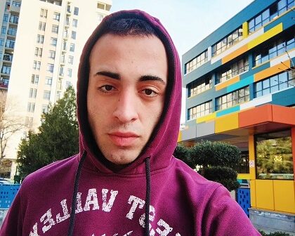 “მოკლული ბიჭის დეიდაშვილი დუმილს არღვევს..” – ნახეთ რა ინფორმაცია ხდება ცნობილი ბიჭზე, რომელიც კორპუსიდან გადმოაგდეს