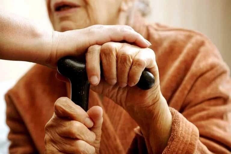 იტალიიდან საქართველოში დაბრუნებულ 76 წლის ემიგრანტ დედას შვილმა ქირით გადასვლა ურჩია