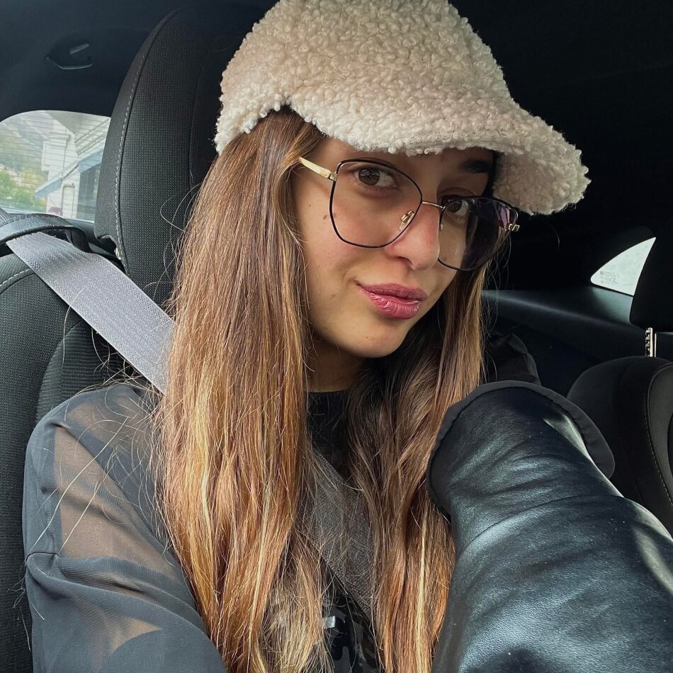 ამბობენ რომ ცეკვის დროს გული გაუჩერდა, რაღაც პრობლემა ჰქონდა გულზე დაბადებიდანო , ვრცელდება სამწუხარო ინფორმაცია.