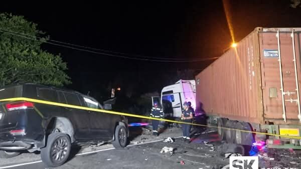 წუხელ კიდევ ერთი საზარელი ავარია მოხდა – მანქანაში 5 მგზავრი იმყოფებოდა, 2 ადგილზევე გარდაიცვალა, 3 სასწრაფოდ თბილისში გადმოიყვანეს