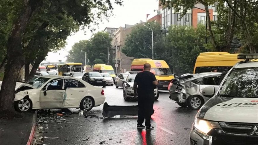 ადგილზე სამაშველო ჯგუფია მობილიზებული! ახლახან საშინელი ავარია მოხდა – დაღუპულია ერთი ადამიანი, ვრცელდება კადრები ადგილიდან