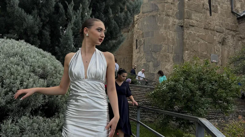 ნი­ნიმ იბ­რძო­ლა სამი დღე იმის­თვის, რომ დე­დას ცო­ცხა­ლი დახ­ვედროდა.