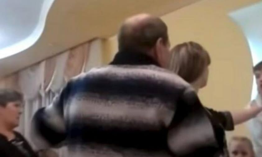 VIDEO: ამამთილმა პატარძალი შუა ქორწილში სცემა – ვერ წარმოიდგენთ რა იყო მიზეზი!