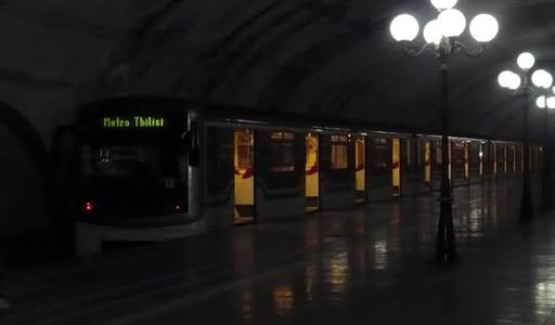 „მატარებლის ბოლო ვაგონში იყო დაკვამლიანება“ - რა მოხდა თბილისის მეტროში