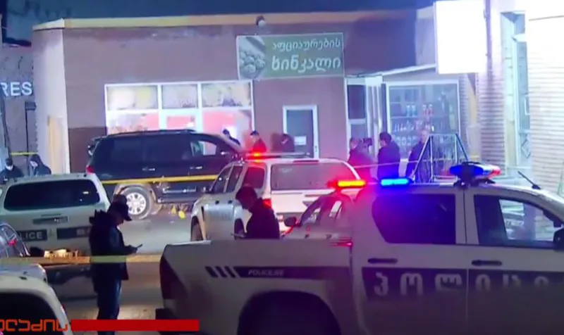 ცნობილია მუხრანში მოკლულების ვინაობა – “მკვლელი ფეხით გადაადგილდებოდა, ორივე მანქანაში ჩაცხრილა…