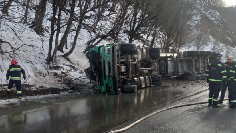 ჟინვალი-ანანურის გზაზე, სადაც გუშინ ავარია მოხდა, მოძრაობა დროებით აიკრძალება - გზების დეპარტამენტის განცხადება ჟინვალი-ანანურის გზაზე, სადაც გუშინ ავარია მოხდა, მოძრაობა დროებით აიკრძალება - გზების დეპარტამენტის განცხადება