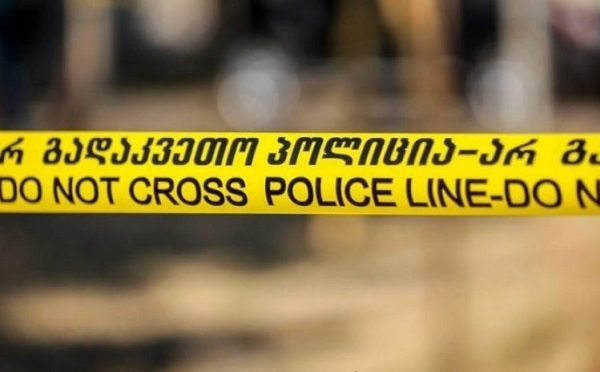 მამაკაცი ავტომობილით საკუთარ მეუღლეს ორჯერ დაეჯახა