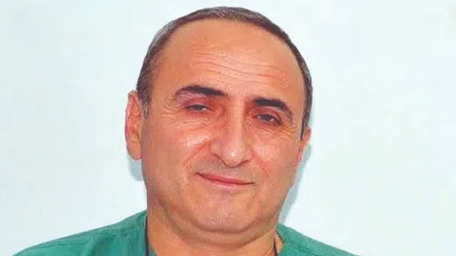 ინფარქტი­ ოპერაციის დროს მიიღო, თუმცა ოპერაცია არ მიატოვა, საოპერაციო მაგიდაზე 23 წლის ბიჭი იწვა. ოპერაციის დასრულების შემდეგ, ექიმის გული სამუდამოდ გაჩერდა” –