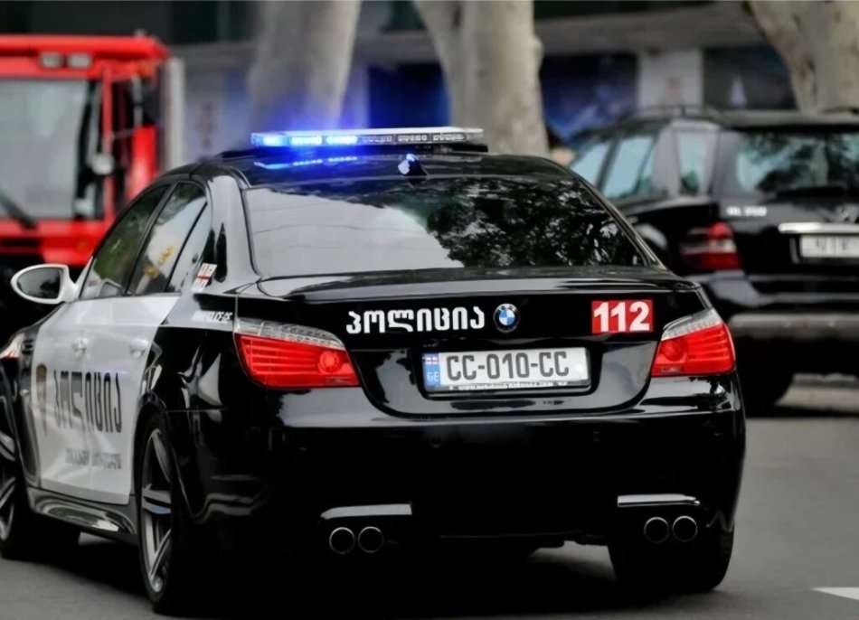 ოზურგეთში ავტომობილის აფეთქების შედეგად მამაკაცი დაშავდა