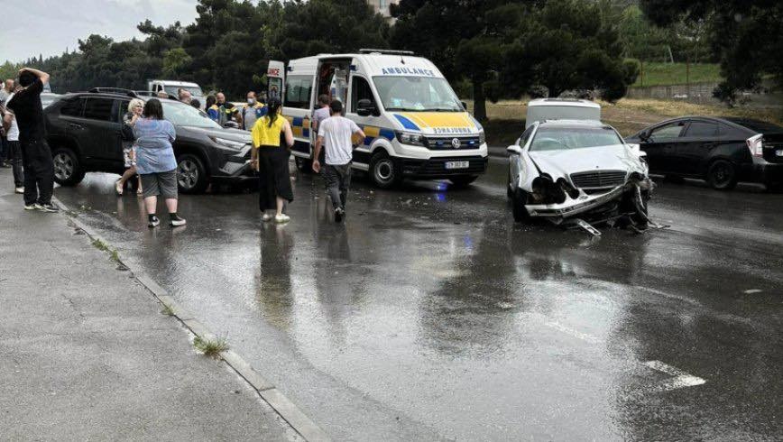 ადგილზე სამაშველო ჯგუფია მობილიზებული! კიდე ერთი ძლიერი ავარია მოხდა,დაღუპულია ერთი ადამიანი, ვრცელდება კადრები