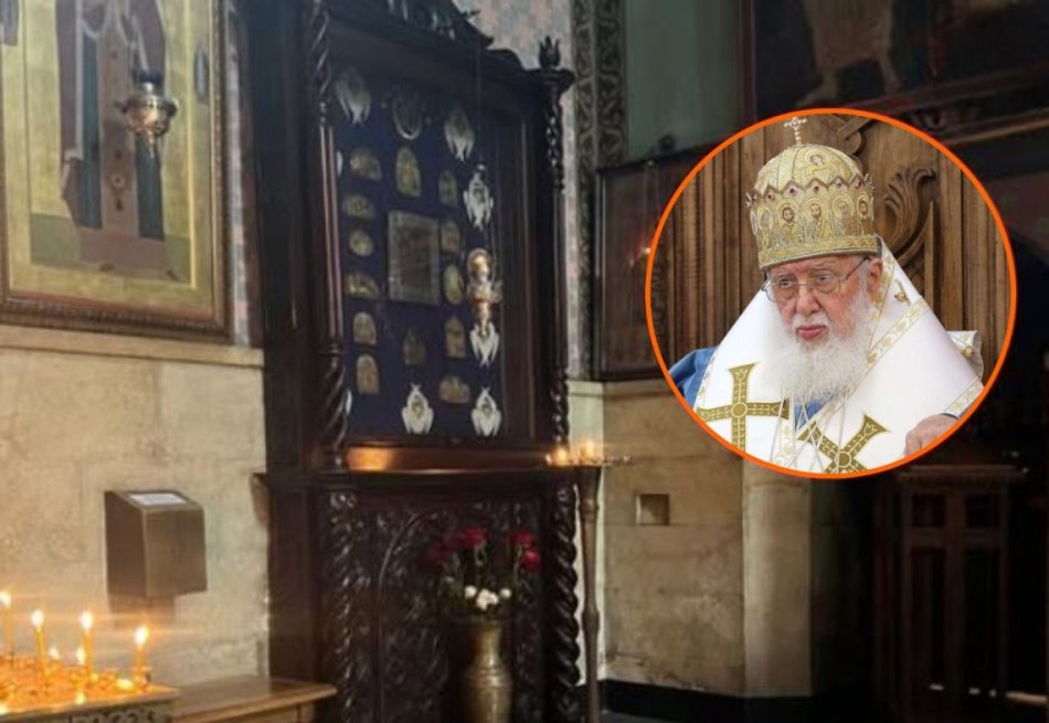 პატრიარქ ილია მეორეს სიონის ტაძრის საკურთხეველთან, მარცხენა მხარეს დაკრძალავენ