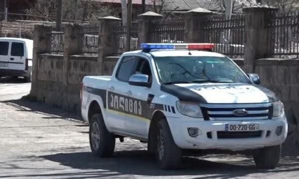 ქალი მეზობლის სახლის აივანზე გარდაცვლილი იპოვეს.