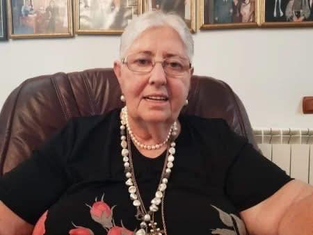 ვხედავ ამ წუთას, უფალი როგორ დაეშვა დედამიწაზე. იგი ფეხშიშველია და გრძელი, თეთრი სამოსი აცვია, წელზე უბრალო ბაწარი აქვს შემოხვეული. ღმერთო, რა ლამაზი და ნათელია იესოს სახე! სადაც კი ფეხს დგამს, ვხედავ, ყველაფერი იცვლება და სუფთავდება! ღმერთო, თვითონ