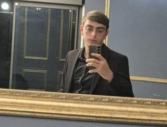 ვიღაც გამვლელს უნახავს ავარია, დაურეკავს ამ ბიჭის მამასთან, თქვენი მანქანაა ავარიაში მოყოლილიო…” – როგორ მოხდა საშინელი ავარია, რასაც 22 ბიჭი ემსხვერპლა