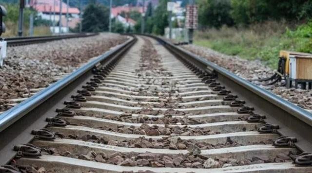 “ლიანდაგზე გადადიოდნენ და-ძმა, გოგონამ გადაასწრო, ბიჭმა კი გადასვლა ვეღარ მოასწრო” – გურიაში მოზარდს მატარებელი დაეჯახა