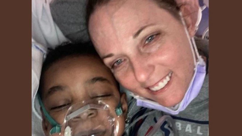 ექიმმა გულის ოპერაციაზე მარტო მოსული 4 წლის პაციენტი იშვილა