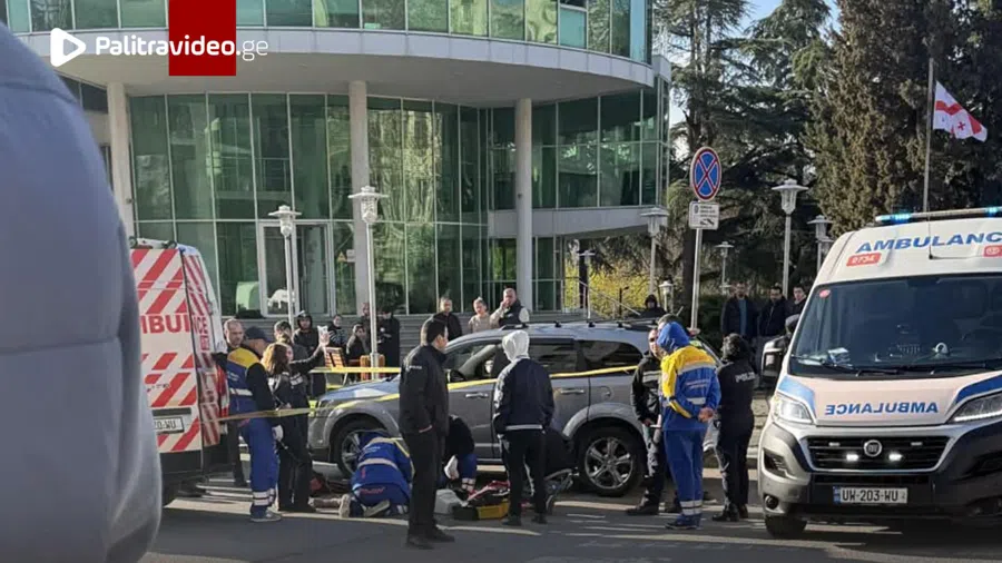 ქუჩაზე მიმავალ მანქანაში მძღოლი შეუძლოდ გახდა და ადგილზე გარდაიცვალა