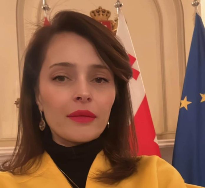 "არ მოტყუვდეთ!" - თამუნა მუსერიძე ვიდეომიმართვას ავრცელებს "არ მოტყუვდეთ!" - თამუნა მუსერიძე ვიდეომიმართვას ავრცელებს