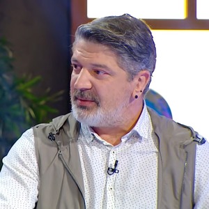 ქუჩაში ვიღაცას შეუძლია მომაძახოს, საყურე რატომ მიკეთია, ვინ გეკითხება?! აზროვნებაში არ გვაქვს თავისუფლება" - რას ამბობს დუტა სხირტლაძე ოჯახზე, პროფესიასა და და თავისუფლებაზე? ქუჩაში ვიღაცას შეუძლია მომაძახოს, საყურე რატომ მიკეთია, ვინ გეკითხება?! აზროვნებაში არ გვაქვს თავისუფლება" - რას ამბობს დუტა სხირტლაძე ოჯახზე, პროფესიასა და და თავისუფლებაზე?